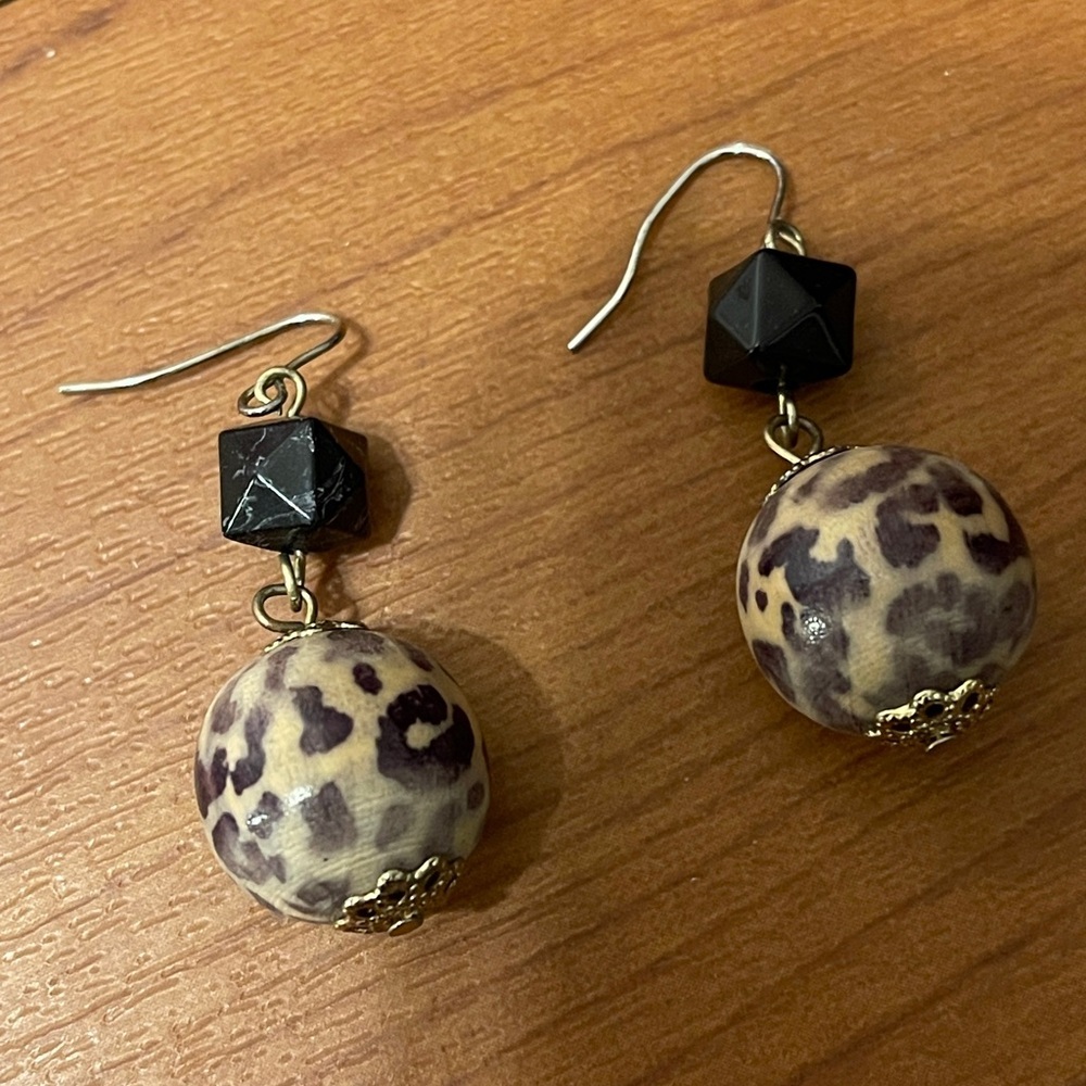 NWOT Leopard Print Beaded Earrings - Picture 4 of 9